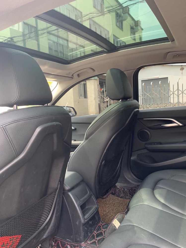 中山18年宝马1系7