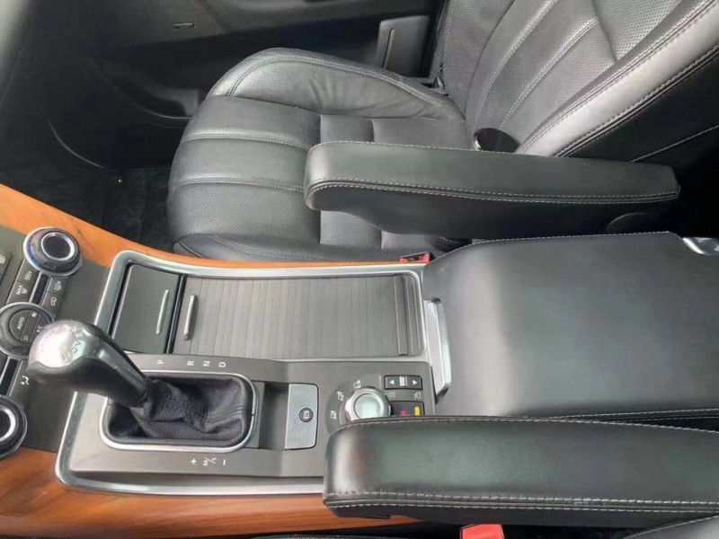 济南11年路虎揽胜运动8