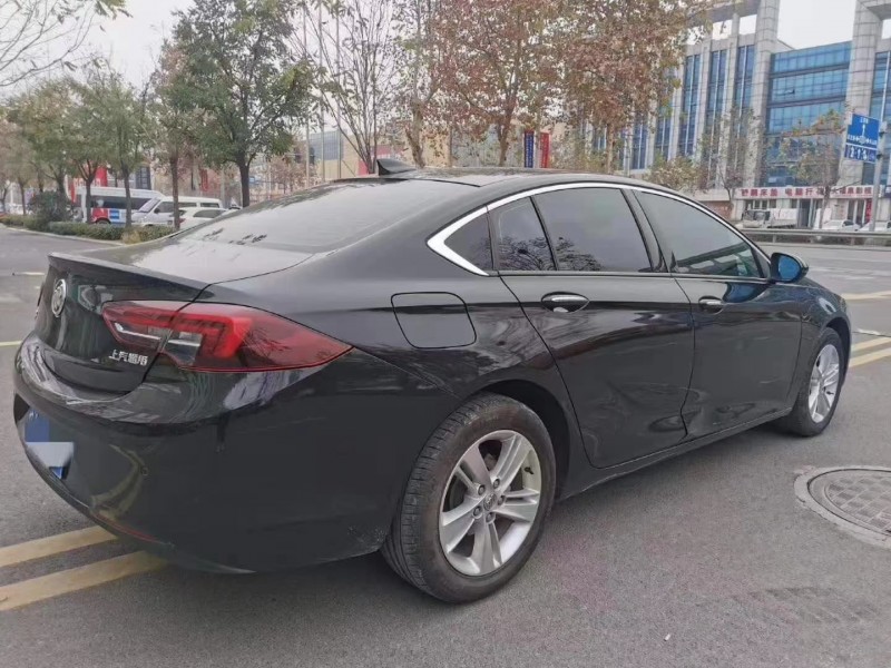 济宁18年别克君威5