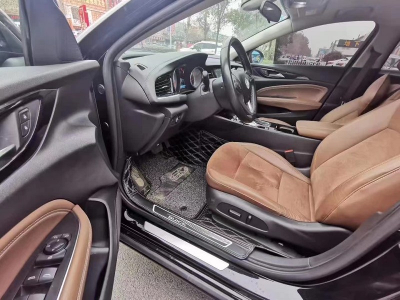 济宁18年别克君威4