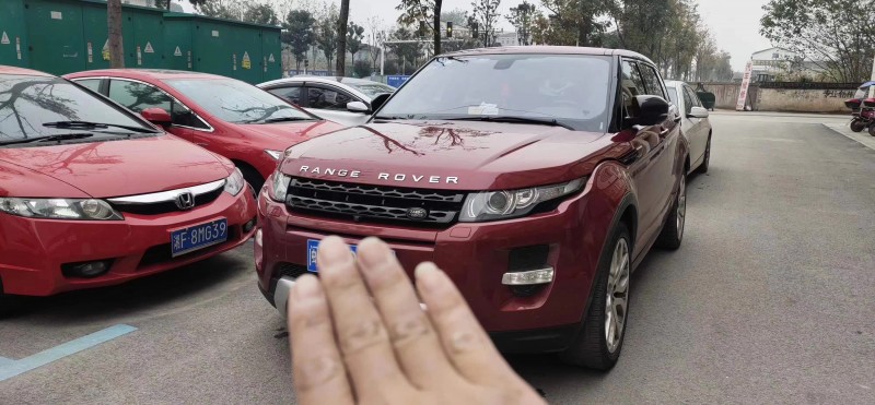 益阳12年路虎极光1