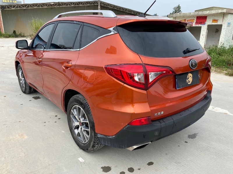 广州17年比亚迪宋6