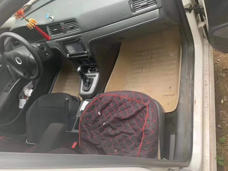 郑州15年大众朗逸4