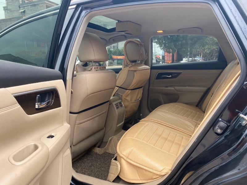 东莞17年日产天籁5