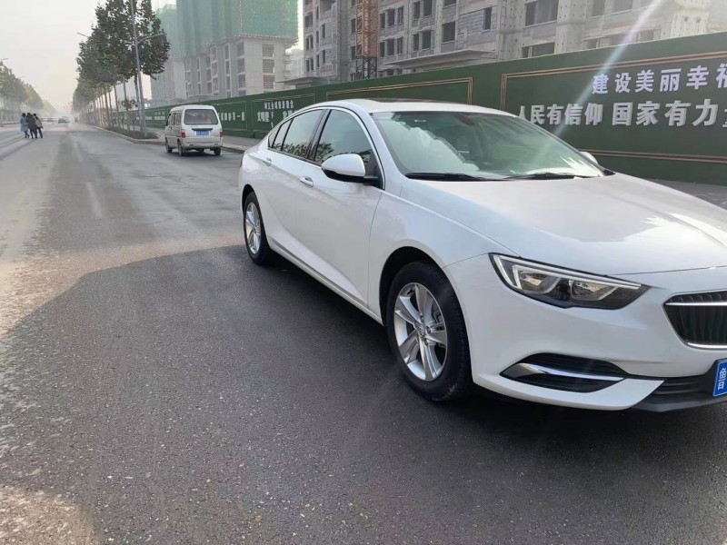 青岛20年别克君威8