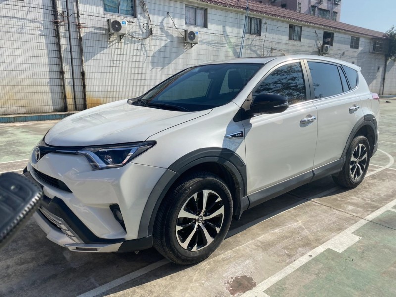 广州18年丰田RAV42
