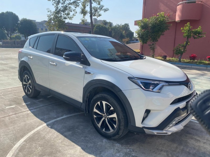 广州18年丰田RAV43