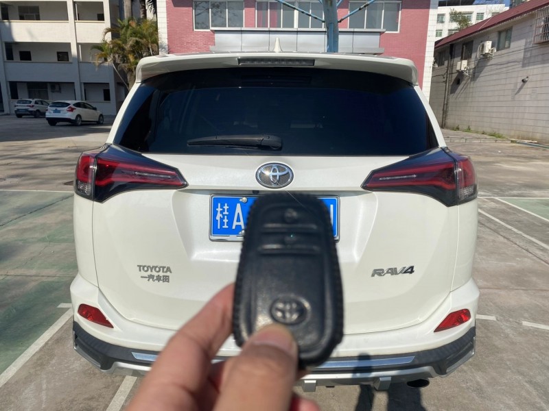 广州18年丰田RAV45