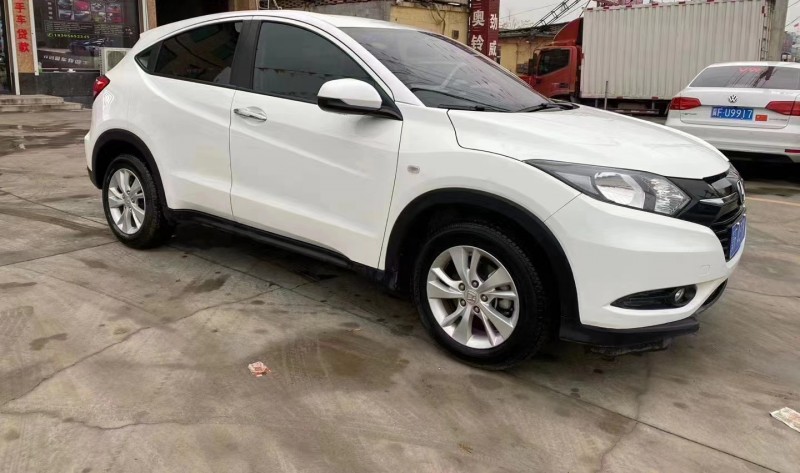 保定17年本田缤智8