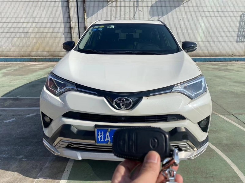广州18年丰田RAV4荣放9