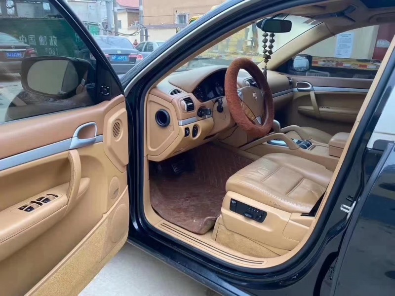 郑州10年保时捷卡宴3