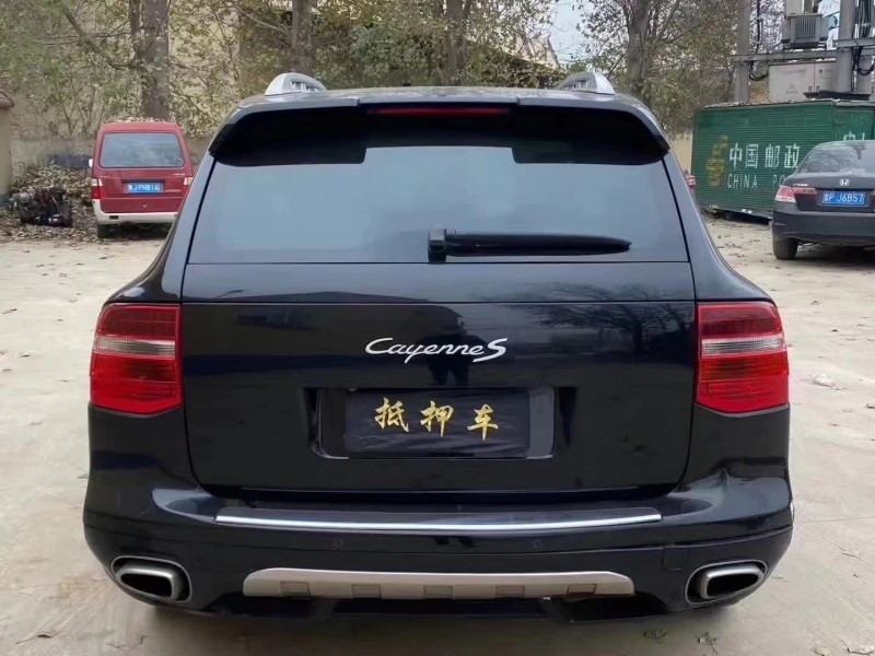 郑州10年保时捷卡宴1