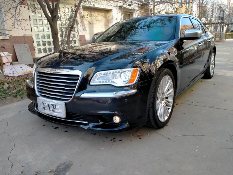 烟台17年克莱斯勒300C3