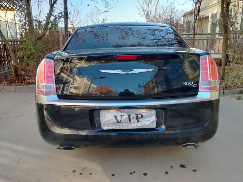 烟台17年克莱斯勒300C4