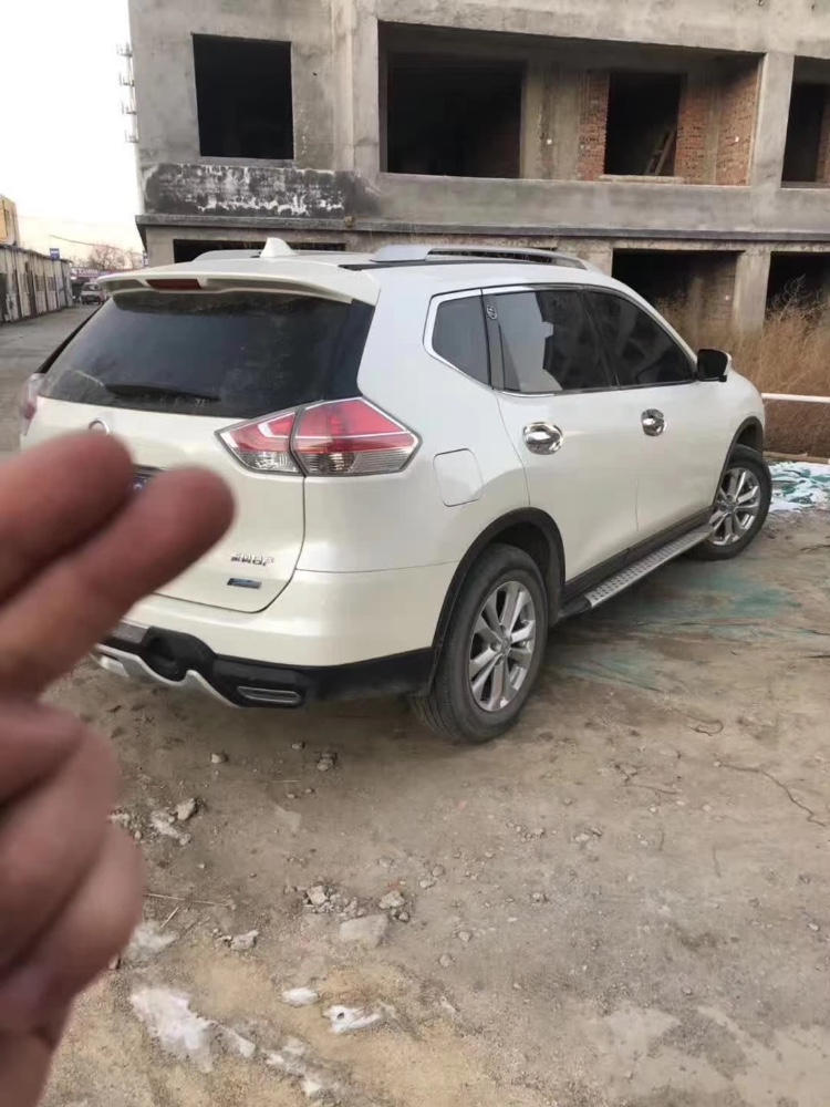 青岛16年日产奇骏3