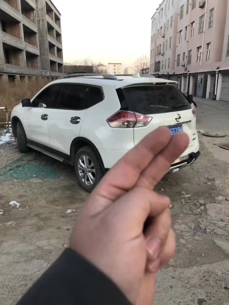 青岛16年日产奇骏4