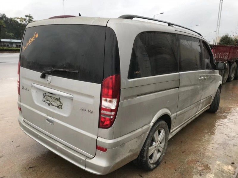 北京17年奔驰唯雅诺3