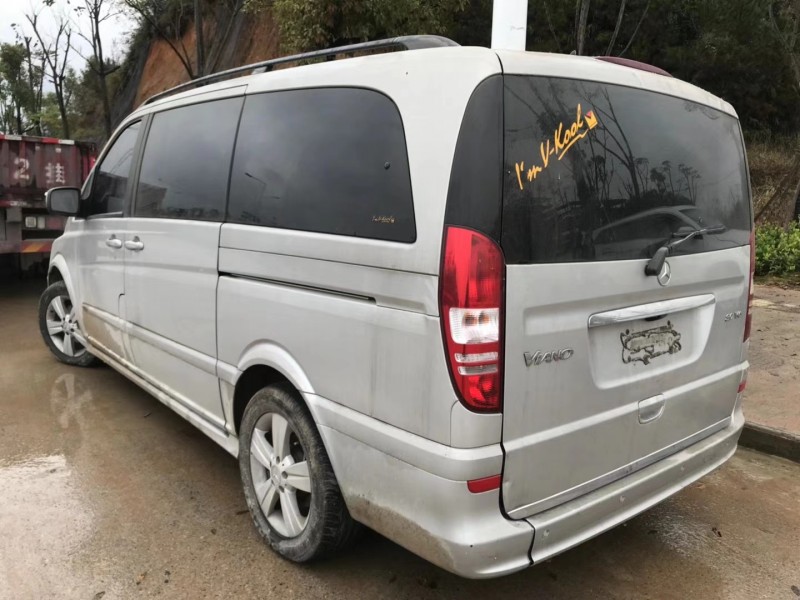 北京17年奔驰唯雅诺4