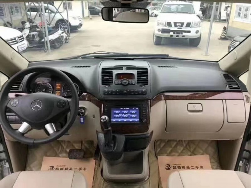 北京17年奔驰唯雅诺5