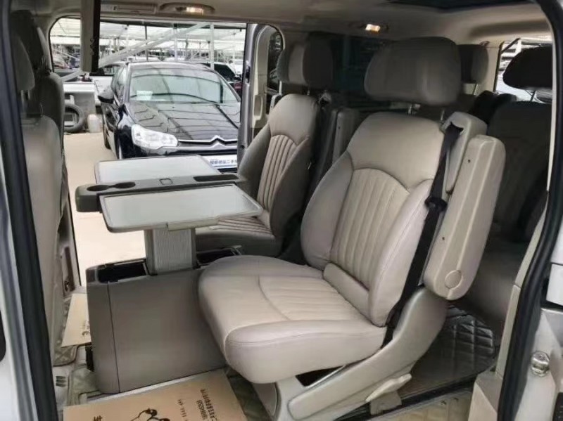 北京17年奔驰唯雅诺7