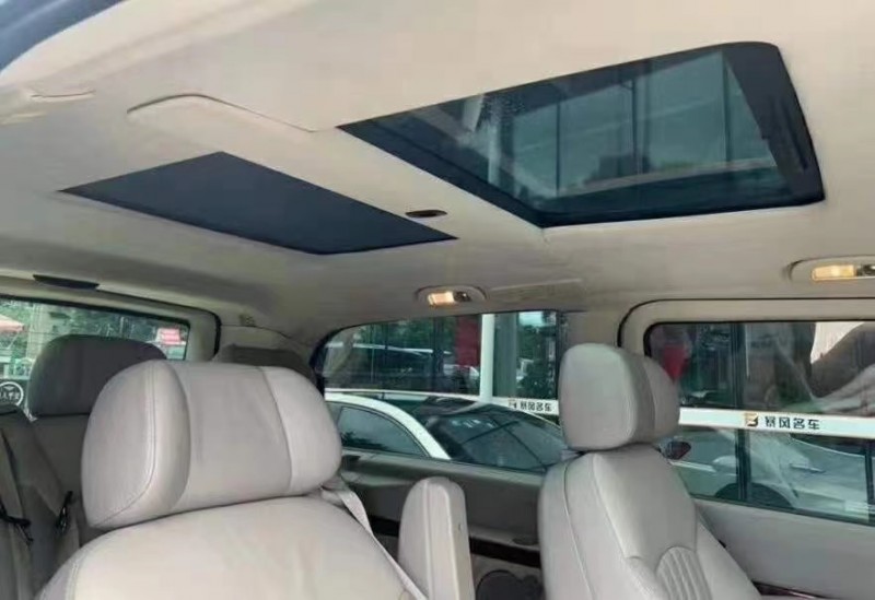 北京17年奔驰唯雅诺8