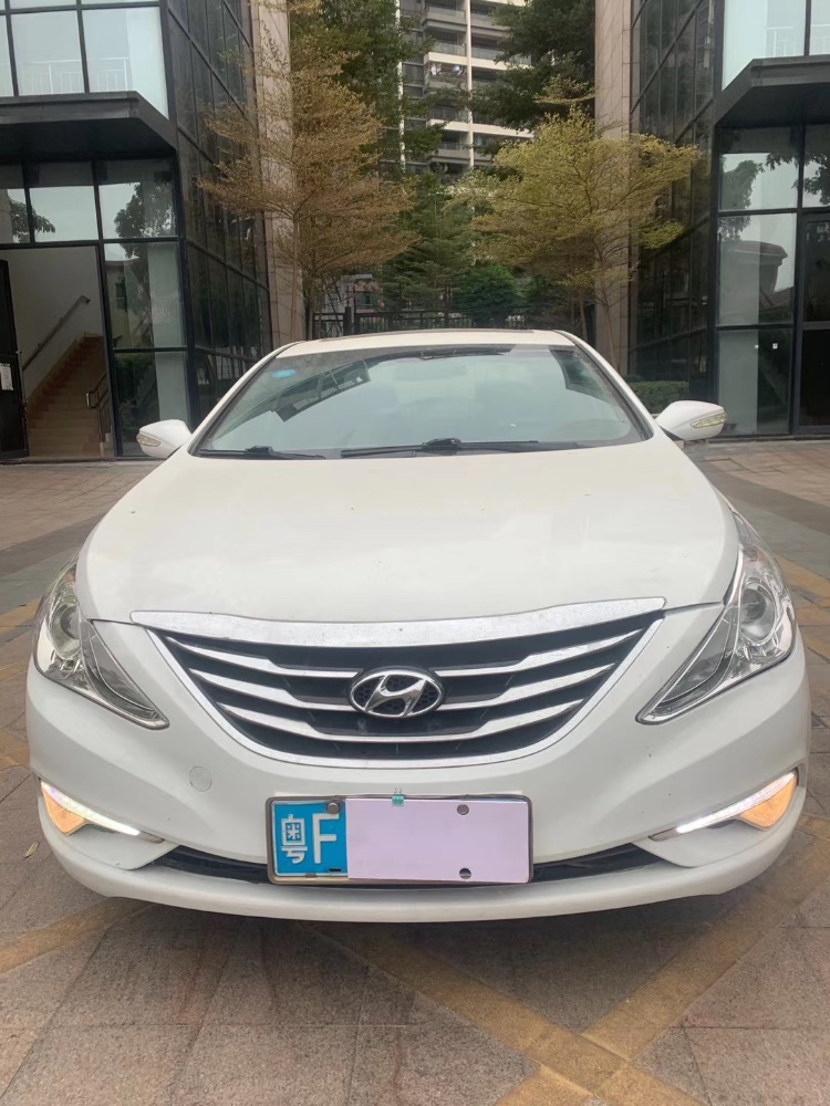 中山13年现代索纳塔八9