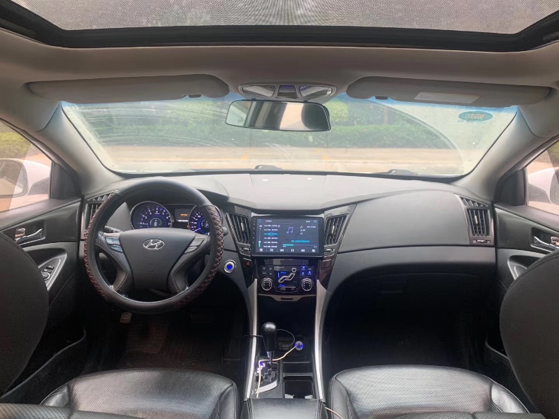 中山13年现代索纳塔八2