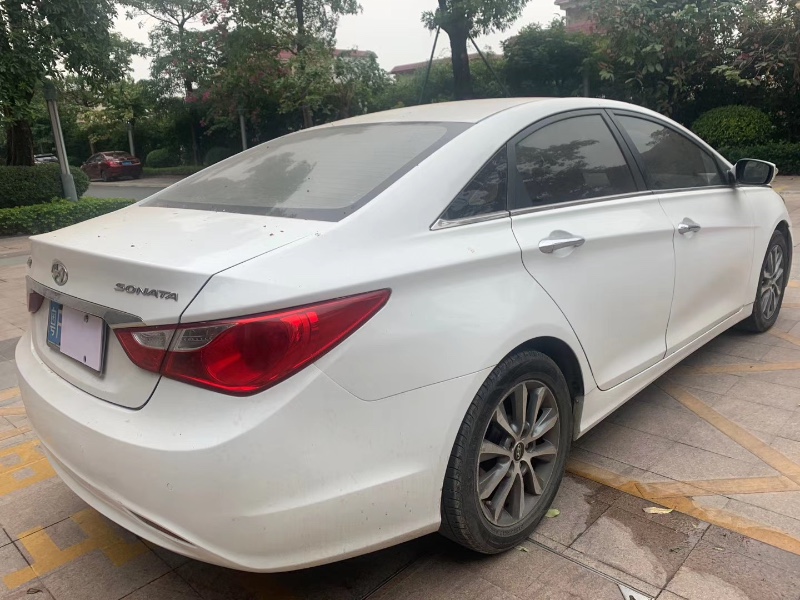 中山13年现代索纳塔八4