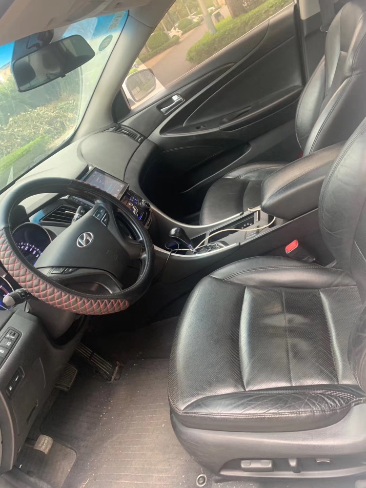 中山13年现代索纳塔八3