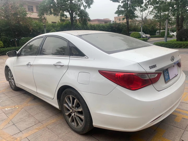 中山13年现代索纳塔八5