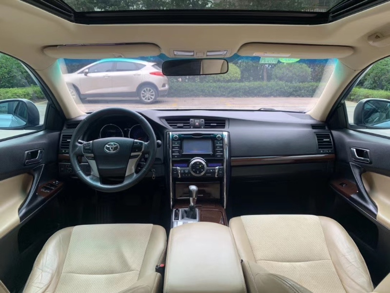 中山14年丰田锐志2