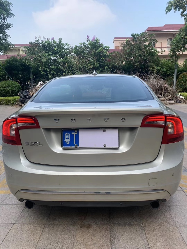 中山17年沃尔沃S60L7