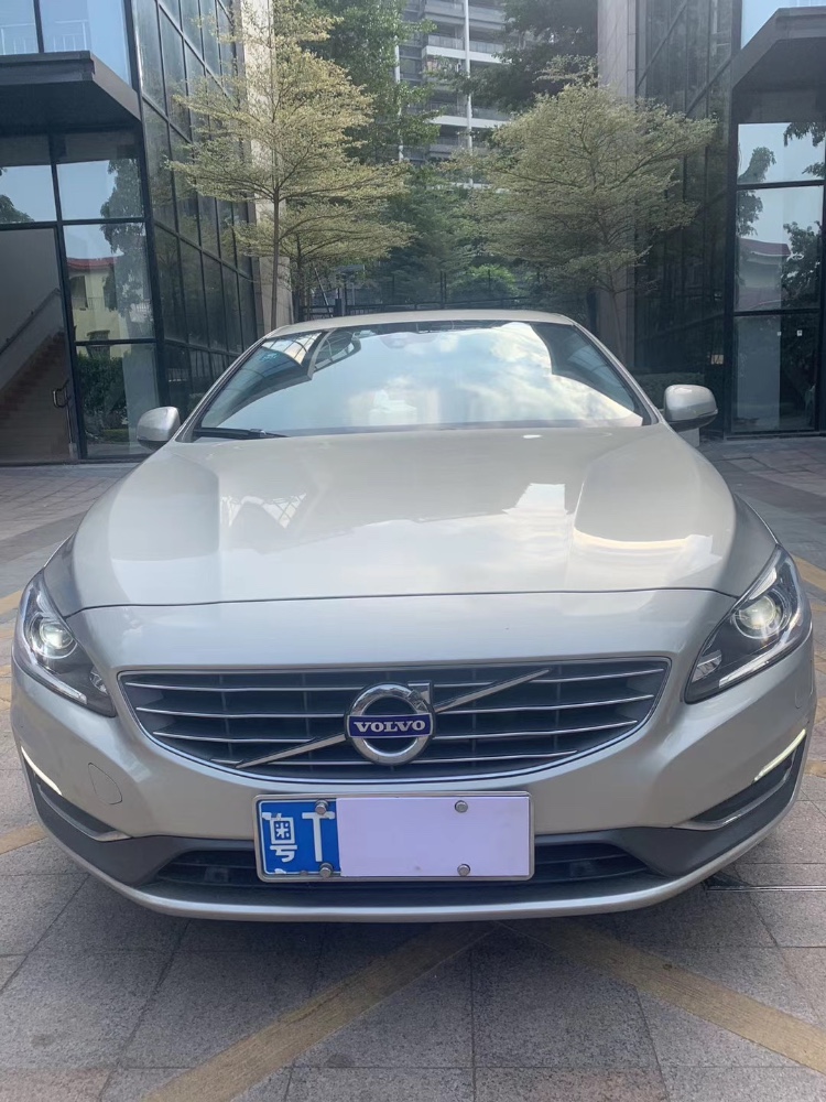 中山17年沃尔沃S60L8