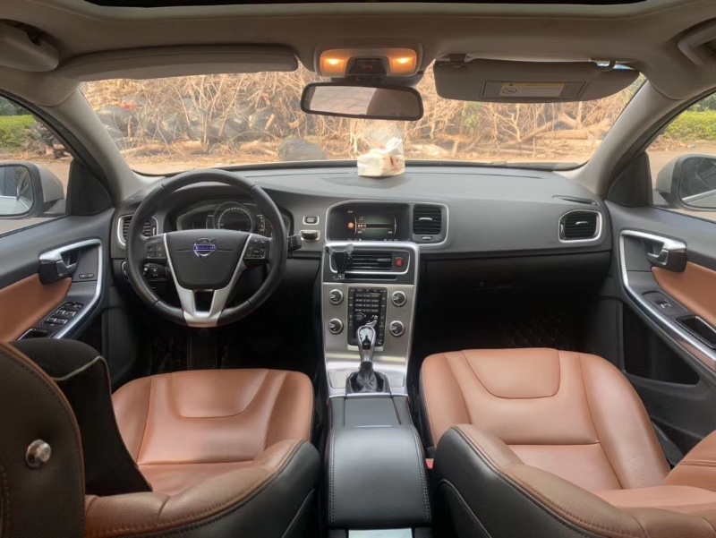 中山17年沃尔沃S60L1