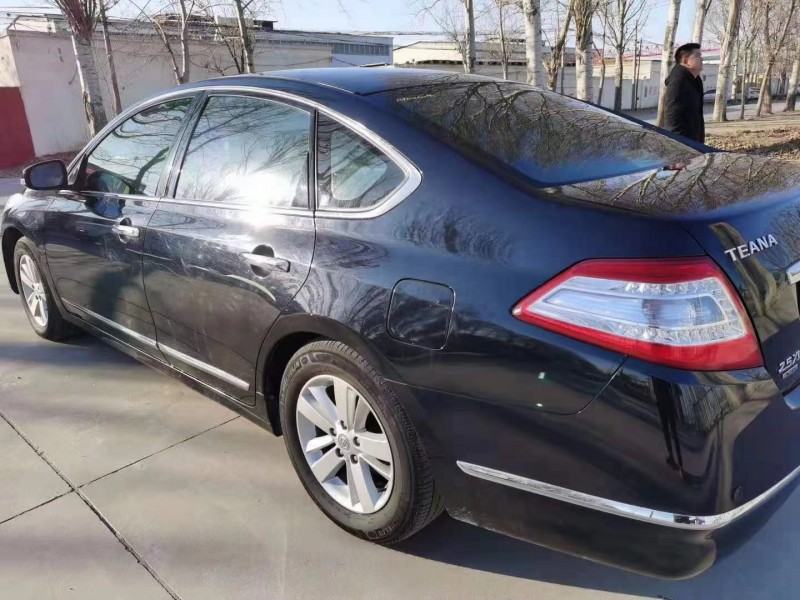 保定11年日产天籁8