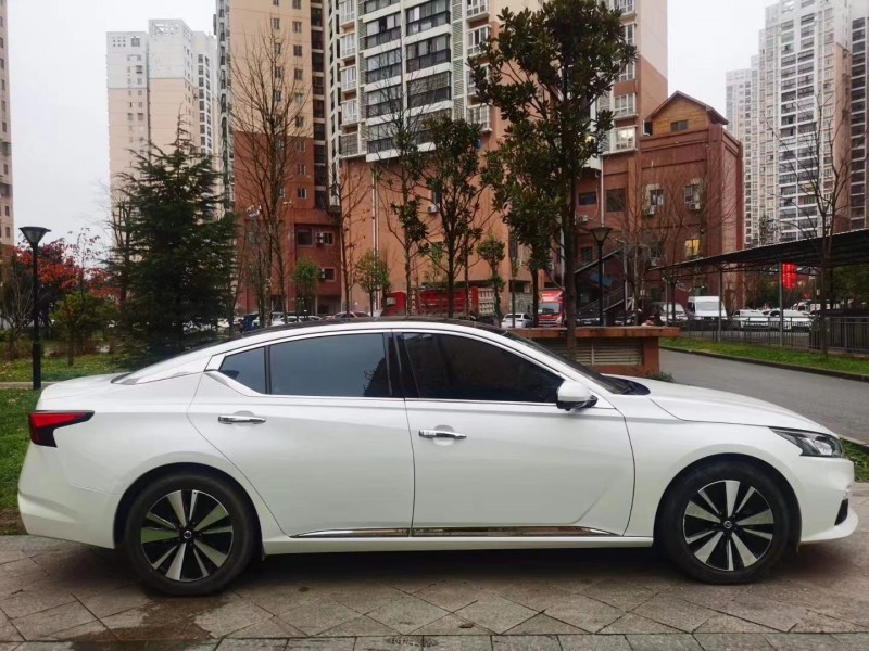 武汉19年日产天籁4