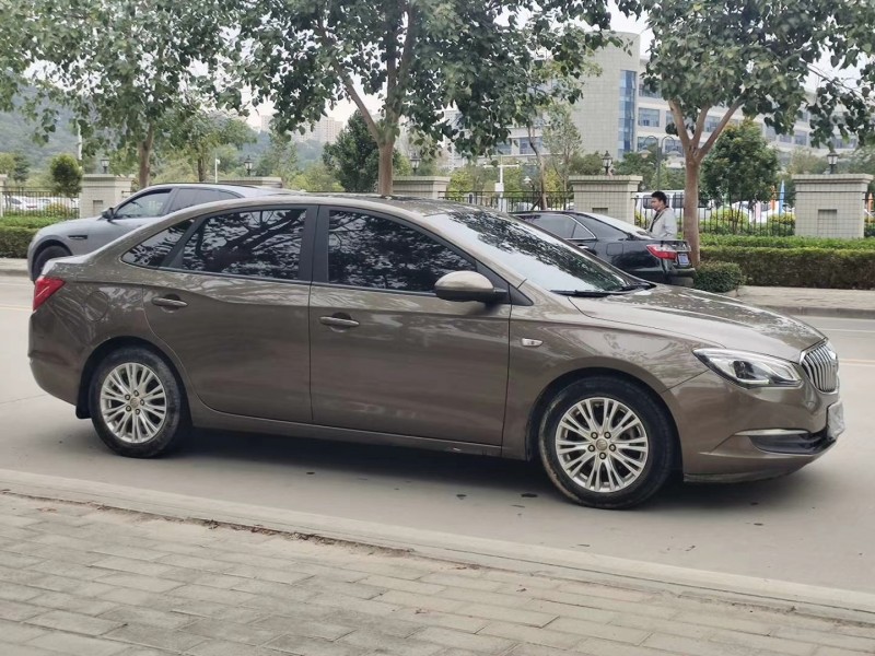 中山17年别克英朗8