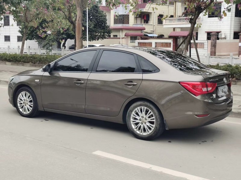 中山17年别克英朗4