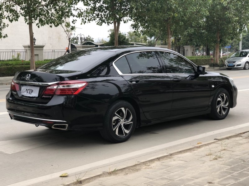 中山17年本田雅阁5