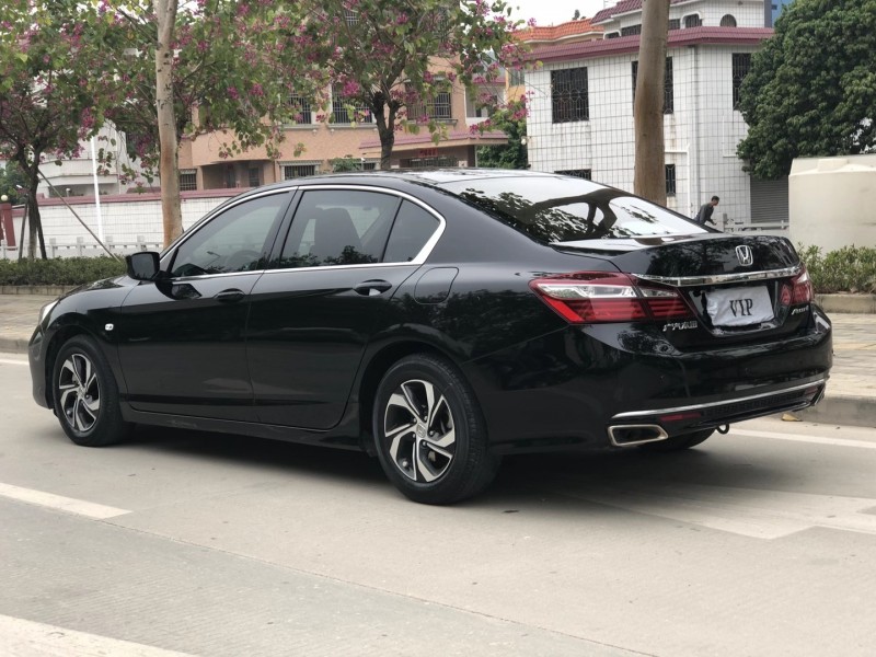 中山17年本田雅阁3