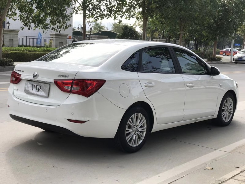 中山17年别克英朗4