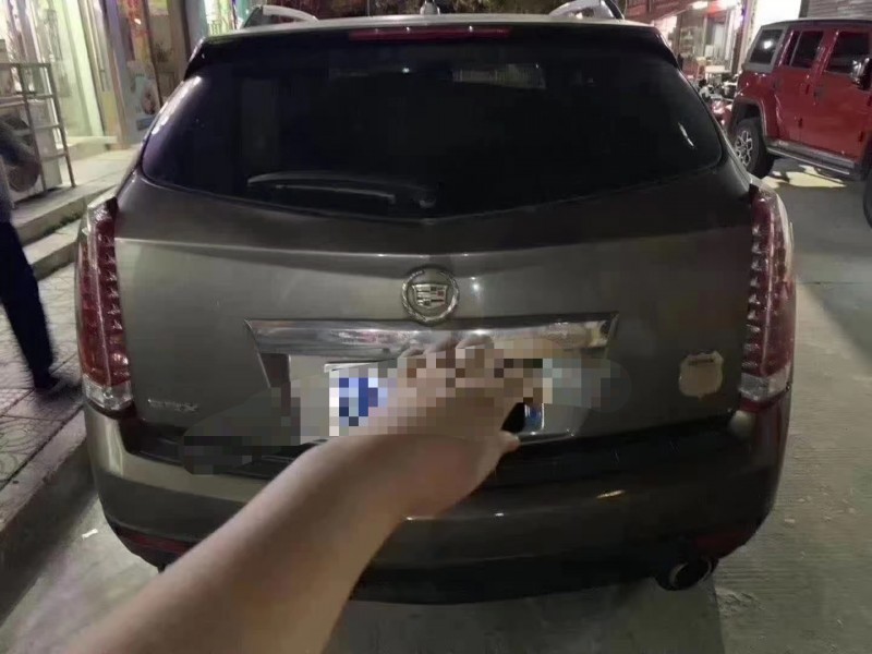 紹興13年凱迪拉克SRX1