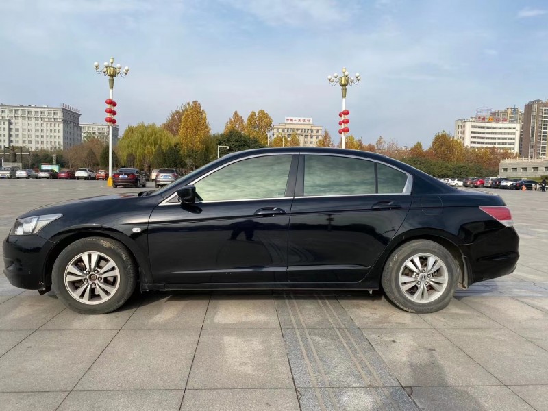 郑州10年本田雅阁3