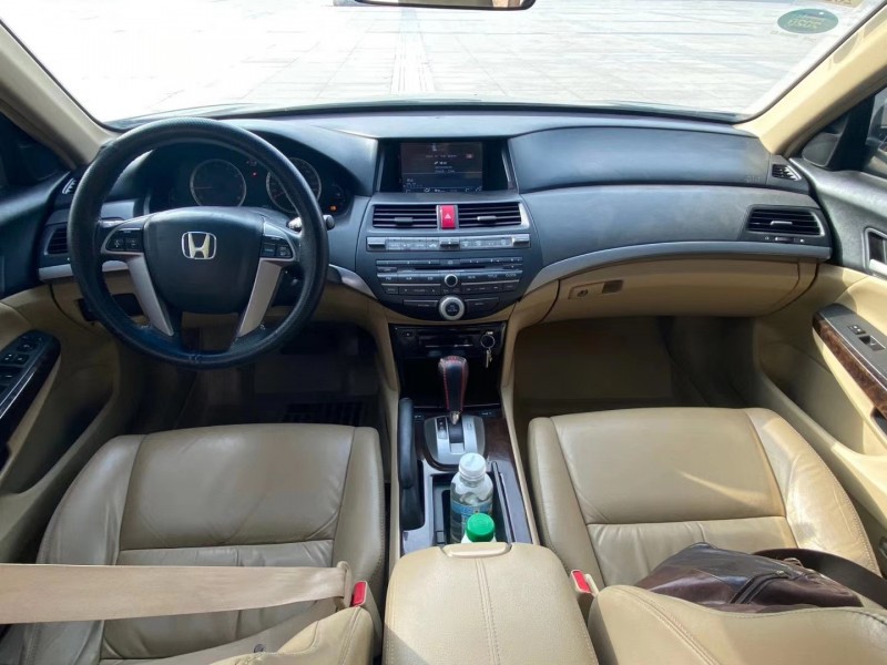 郑州10年本田雅阁6