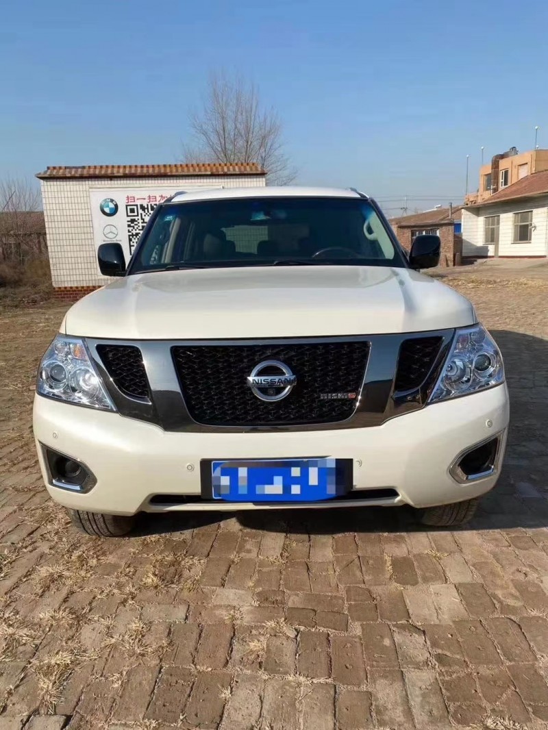 保定17年日产途乐8