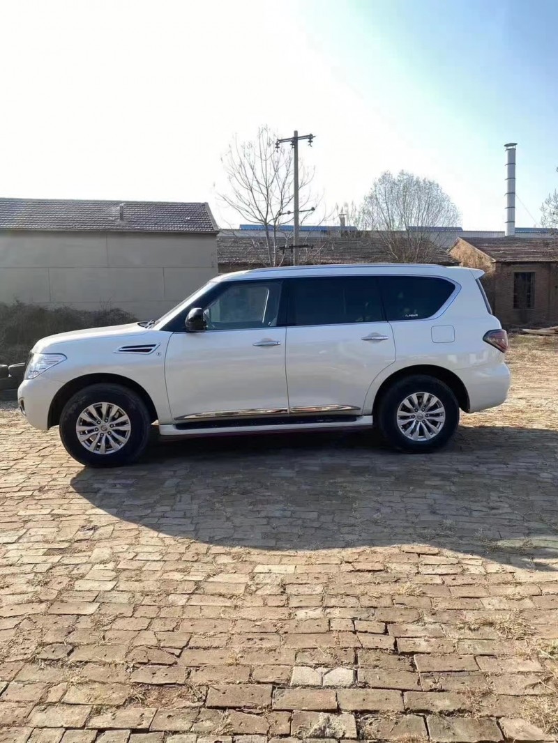 保定17年日产途乐7