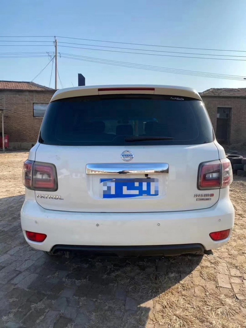 保定17年日产途乐1