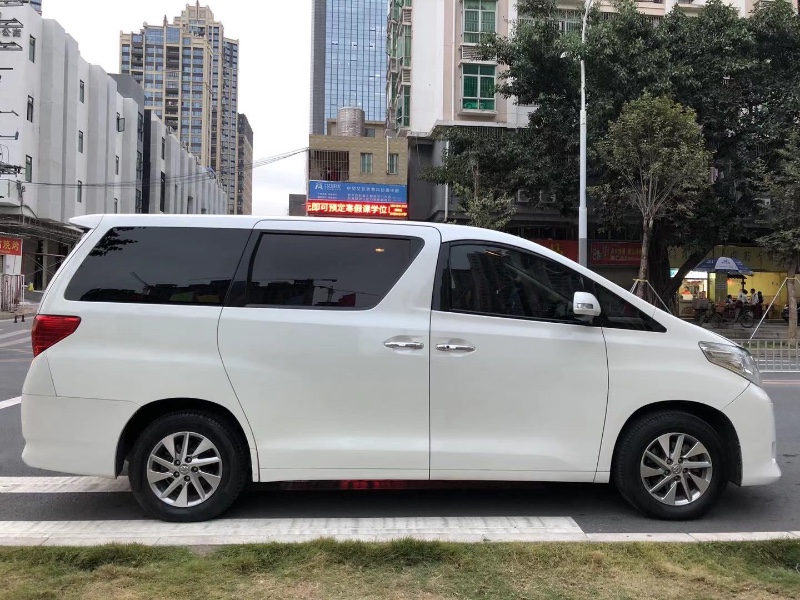 深圳13年丰田埃尔法7