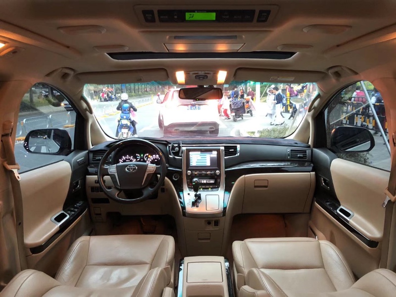 深圳13年丰田埃尔法3