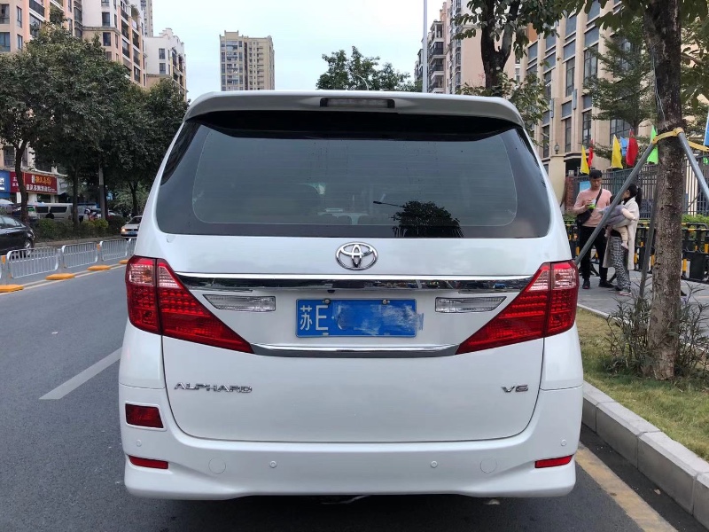 深圳13年丰田埃尔法1